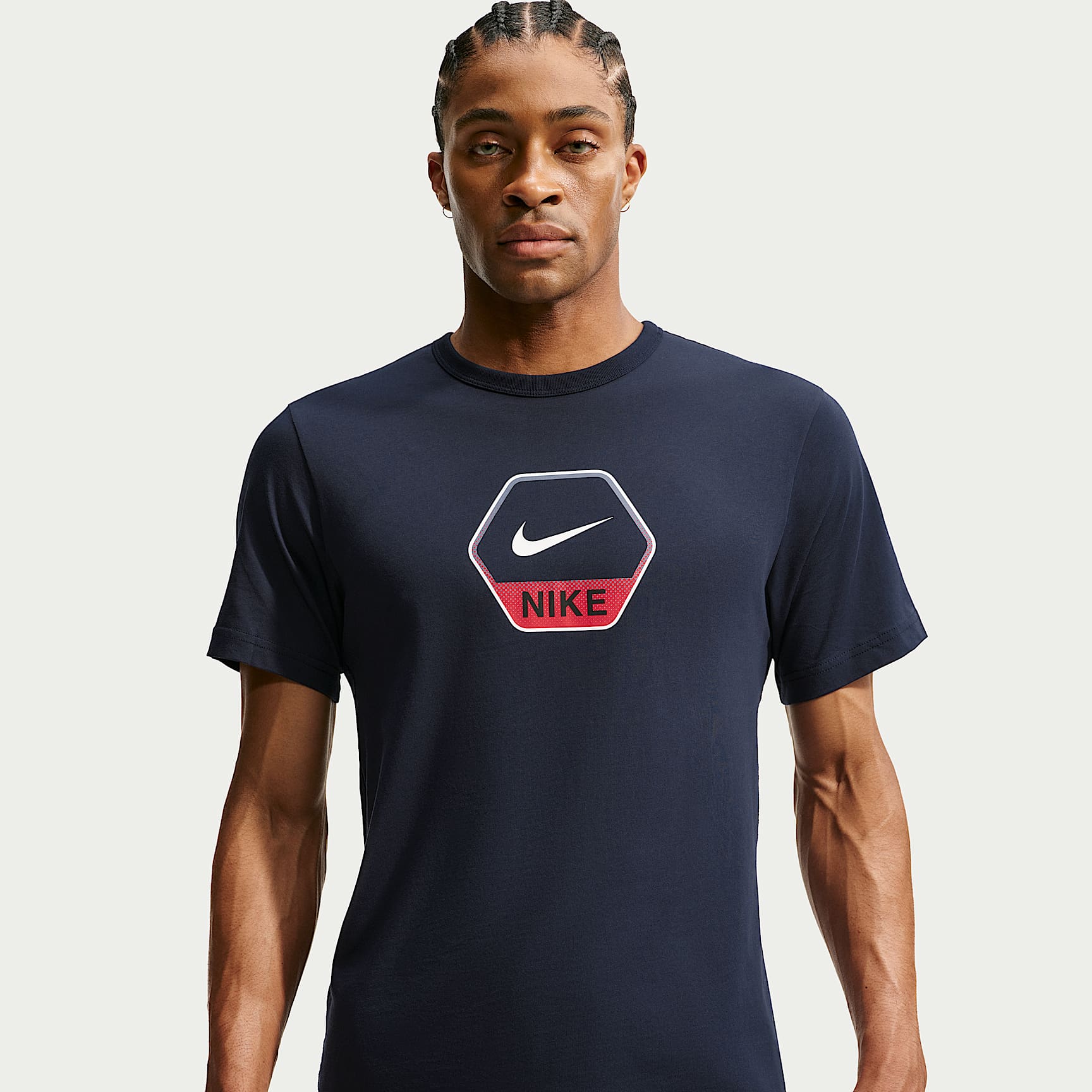 Nike サッカーTシャツ Nike Sportswear Men's T-Shirt. Nike RO